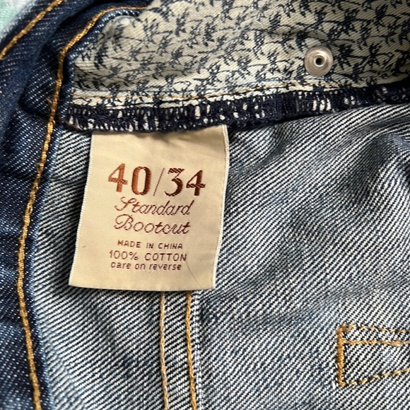 Men’s Tommy Bahama standard bootcut jeans - Picture 6 of 7